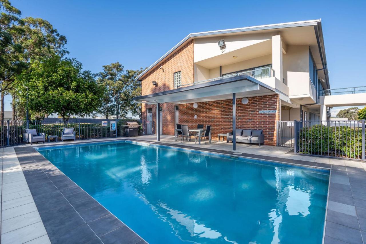 Hawkesbury Race Club Motel Windsor Exterior photo