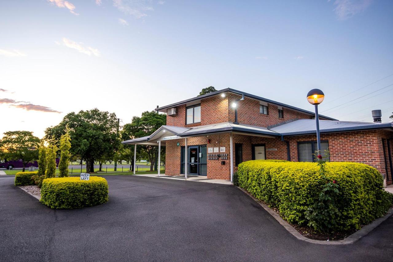 Hawkesbury Race Club Motel Windsor Exterior photo