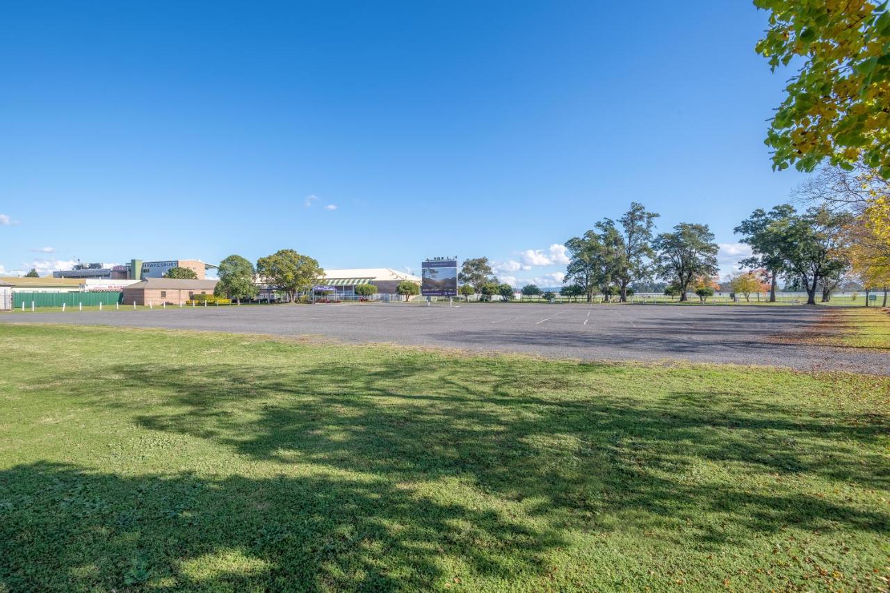 Hawkesbury Race Club Motel Windsor Exterior photo